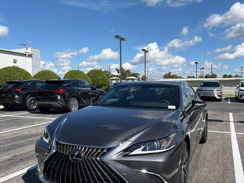 Used 2025 Lexus ES 350 w/ Premium Package FWD image 4