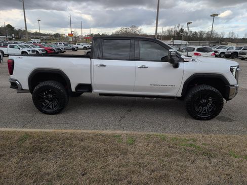 Used 2024 GMC Sierra 2500 SLT w/ SLT Premium Package image 8