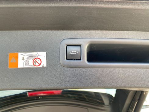 Used 2025 Toyota Highlander LE image 23