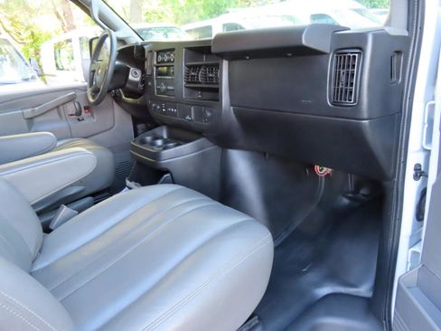 Used 2020 Chevrolet Express 2500 RWD image 16