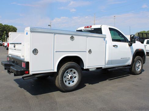 Used 2024 GMC Sierra 3500 Pro w/ Convenience Package image 5