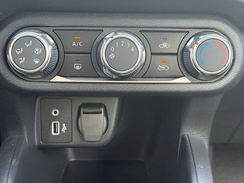 Used 2025 Nissan Versa S w/ Trunk Package image 14