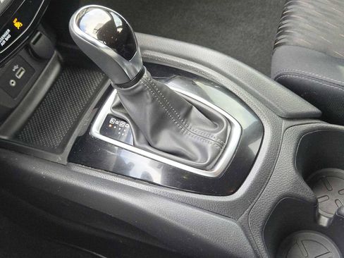 Used 2018 Nissan Rogue SV FWD image 21