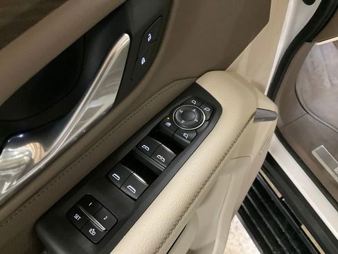 Used 2021 GMC Yukon XL Denali w/ Denali Premium Package image 12