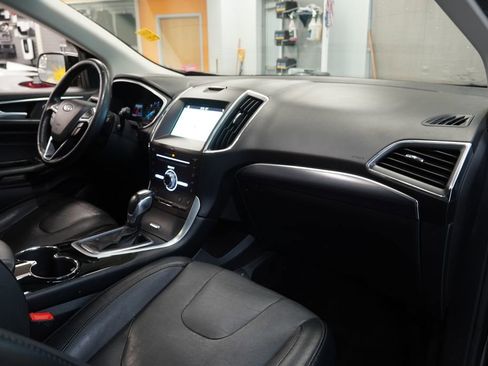 Used 2018 Ford Edge Titanium w/ Equipment Group 301A AWD/4WD image 37