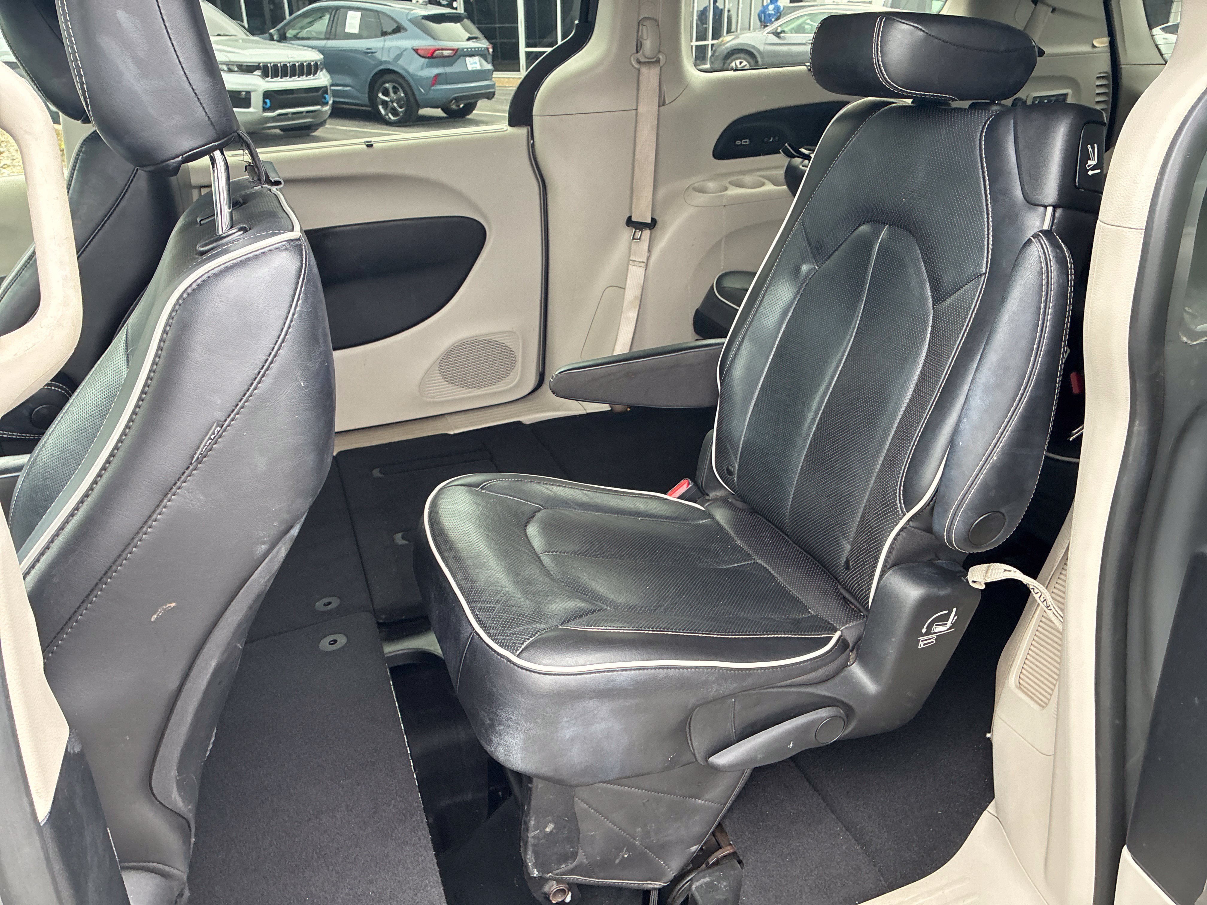 Used 2022 Chrysler Pacifica Limited FWD image 18
