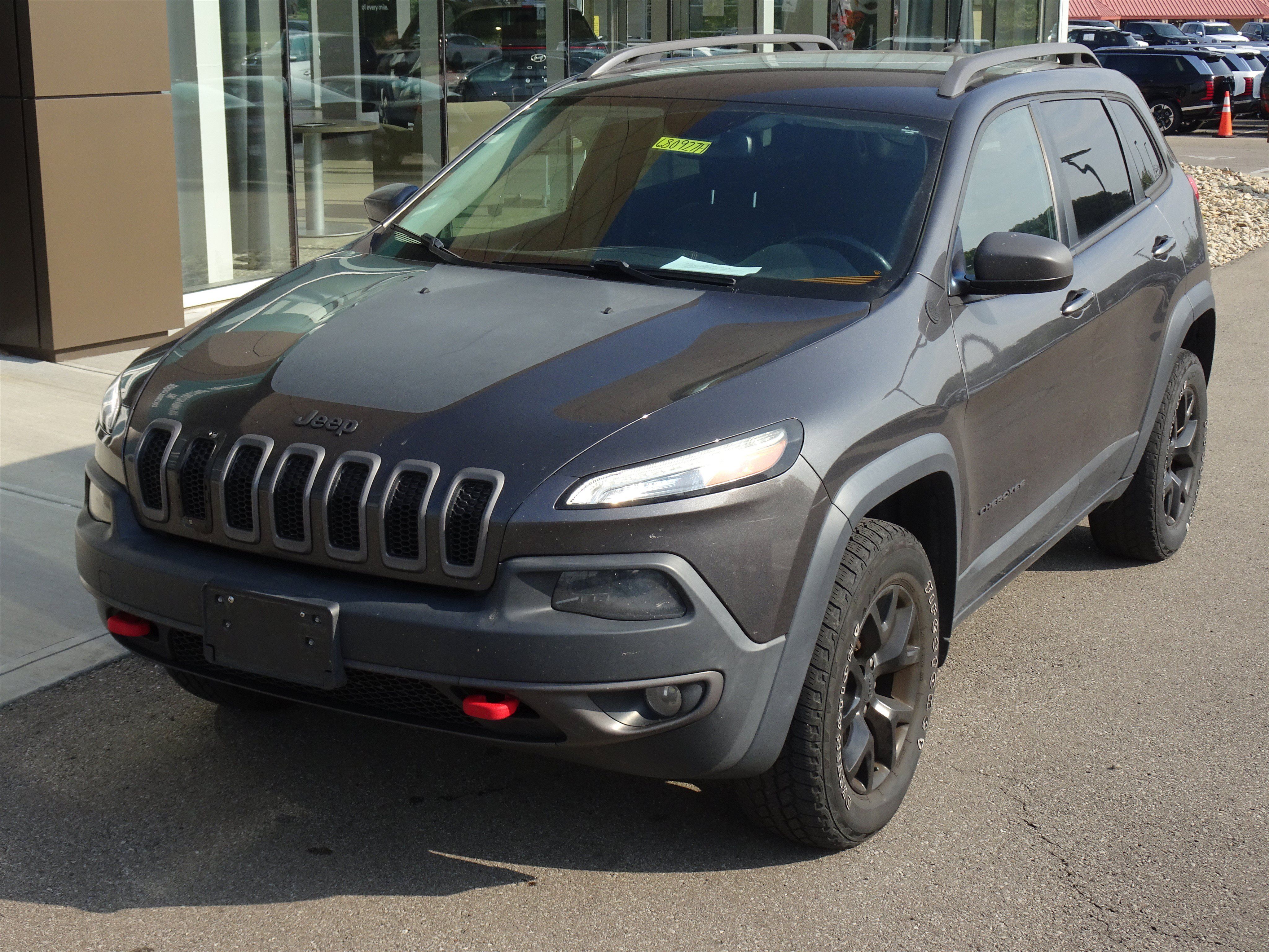Used 2016 Jeep Cherokee Trailhawk w/ Cold Weather Group AWD/4WD image 8