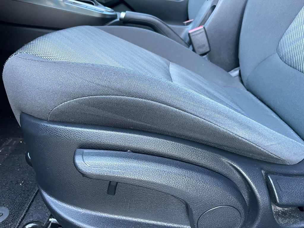 Used 2023 Kia Seltos LX AWD/4WD image 11