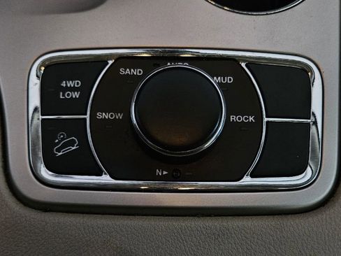 Used 2014 Jeep Grand Cherokee Limited image 14