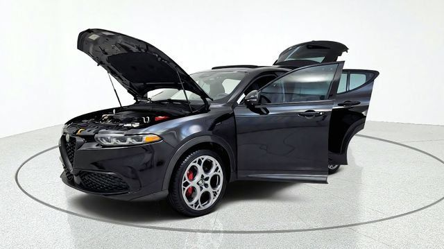 Used 2024 Alfa Romeo Tonale Veloce AWD/4WD image 14