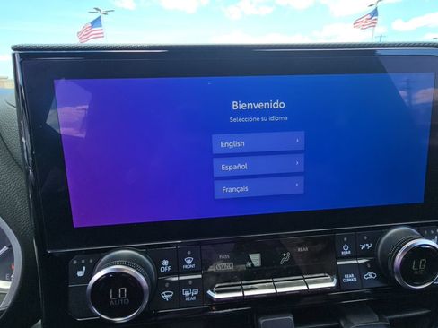 Used 2023 Toyota Highlander XSE AWD/4WD image 16