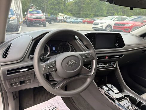Used 2022 Hyundai Sonata SE w/ Winter Weather Package FWD image 8