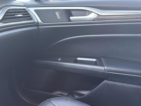 Certified 2017 Ford Fusion SE w/ Fusion SE Technology Package image 24