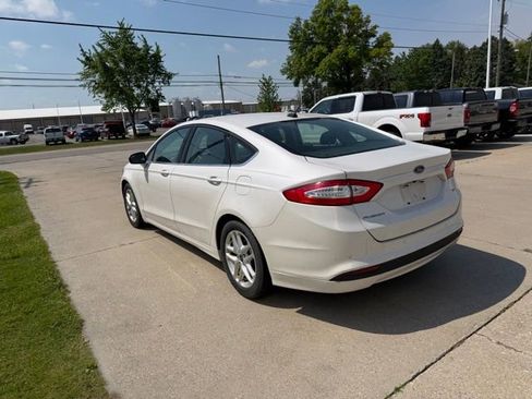 Used 2016 Ford Fusion SE FWD image 5