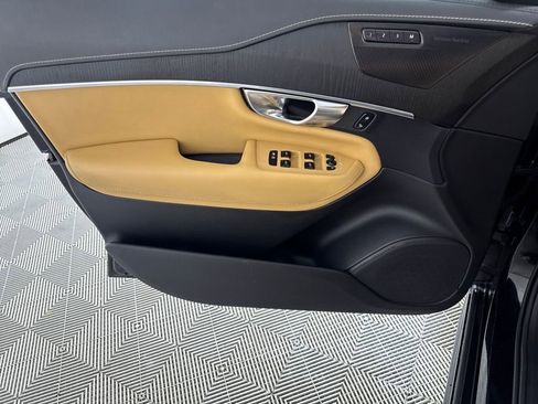 Used 2021 Volvo XC90 T6 Inscription w/ Lounge Package image 9