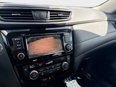 Used 2020 Nissan Rogue SV FWD image 24