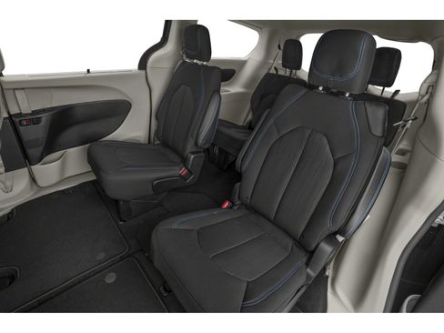 Used 2021 Chrysler Pacifica Touring-L FWD image 8