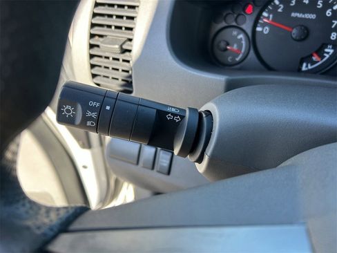 Used 2008 Nissan Frontier SE image 23