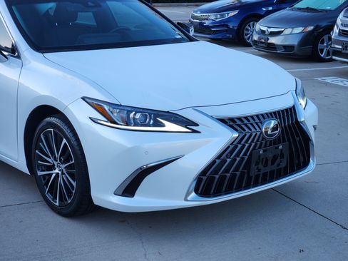 Used 2024 Lexus ES 350 w/ Premium Package image 7