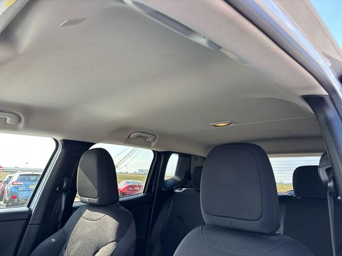 Used 2018 Jeep Renegade Altitude image 18