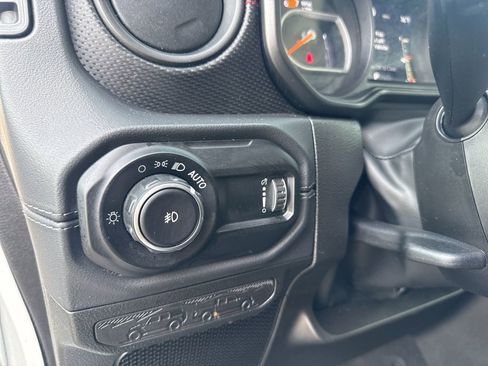 Used 2024 Jeep Wrangler Unlimited Rubicon AWD/4WD image 16