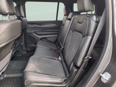 New 2025 Jeep Grand Cherokee L Altitude RWD image 30
