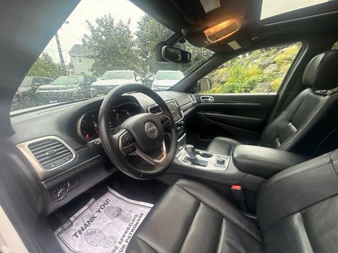 Used 2020 Jeep Grand Cherokee Limited AWD/4WD image 16