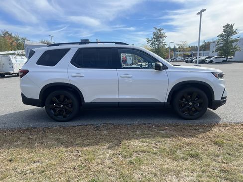Used 2025 Honda Pilot Black Edition image 4