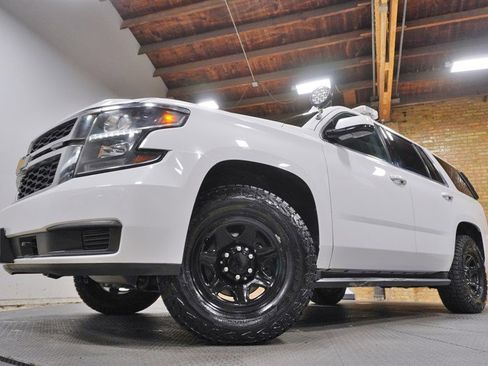 Used 2019 Chevrolet Tahoe 4WD w/ Remote Keyless Entry Package image 3