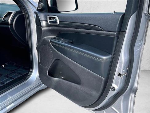 Used 2019 Jeep Grand Cherokee Altitude image 19