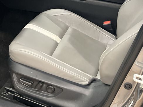Used 2025 Toyota Camry SE w/ Convenience Package FWD image 13