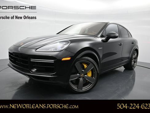 Certified 2023 Porsche Cayenne Turbo S AWD/4WD image 1