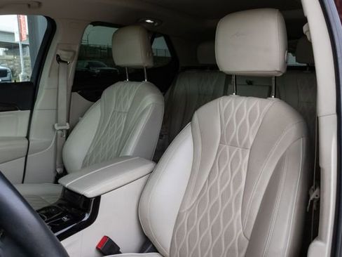 Used 2023 Buick Envision Avenir image 9