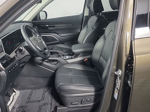 Certified 2025 Kia Telluride EX w/ EX Captain's Chair Package AWD/4WD image 20