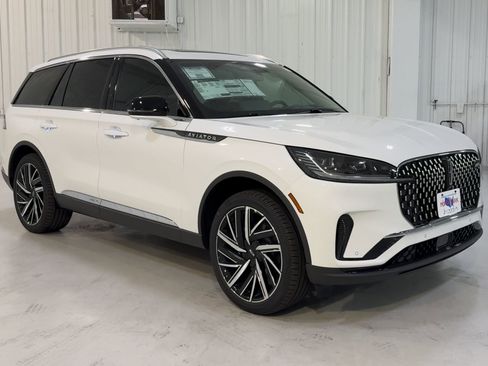 New 2025 Lincoln Aviator Reserve w/ Equipment Group 201A AWD/4WD image 3