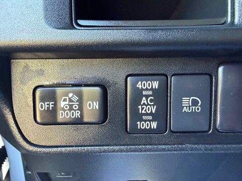 Used 2018 Toyota Tacoma TRD Sport w/ Technology Package AWD/4WD image 30