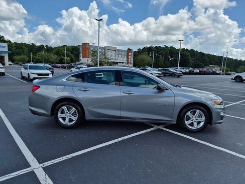 Used 2023 Chevrolet Malibu LS FWD image 2