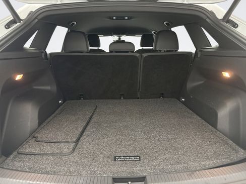 Used 2020 Volkswagen Atlas Cross Sport SE w/ Towing Package image 20