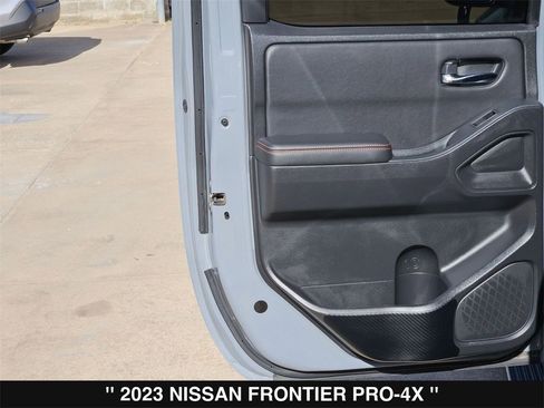 Used 2023 Nissan Frontier PRO-4X w/ Technology Package image 18