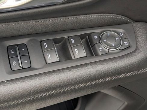 Used 2021 GMC Yukon XL Denali w/ Advanced Technology Package image 12