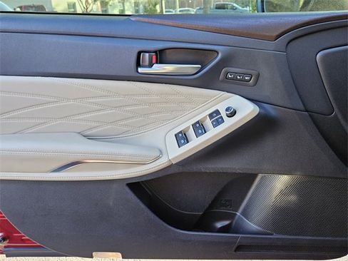 Used 2020 Toyota Avalon Limited image 27