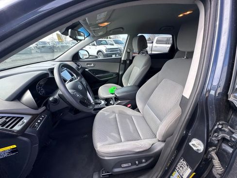 Used 2017 Hyundai Santa Fe SE FWD image 13