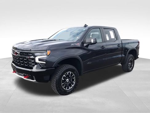 Used 2023 Chevrolet Silverado 1500 ZR2 w/ Technology Package AWD/4WD image 4