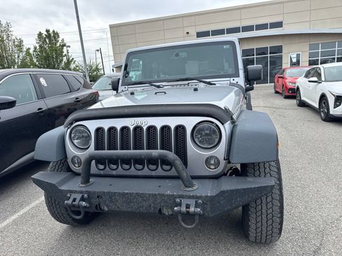 Used 2014 Jeep Wrangler Unlimited Sport w/ Quick Order Package 23S AWD/4WD image 2