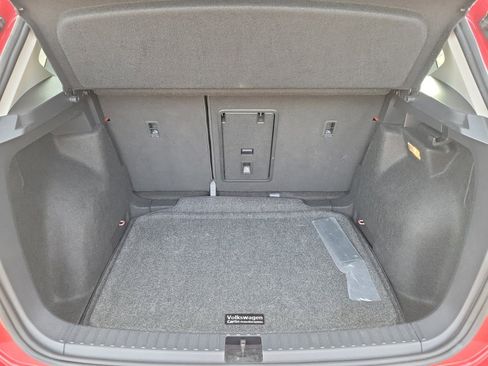 Certified 2023 Volkswagen Taos SE w/ Panoramic Sunroof Package image 17