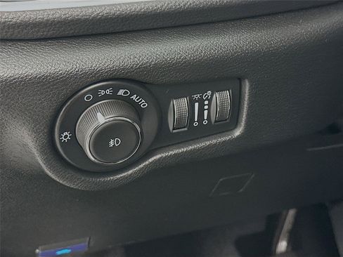 Used 2025 Chrysler Pacifica Limited FWD image 14