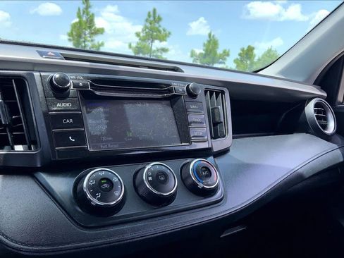 Used 2016 Toyota RAV4 LE FWD image 35