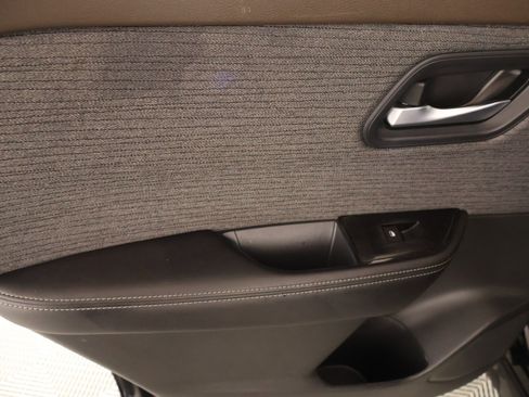 Used 2023 Nissan Rogue SV image 15