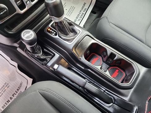 Used 2019 Jeep Wrangler Unlimited Sahara AWD/4WD image 26