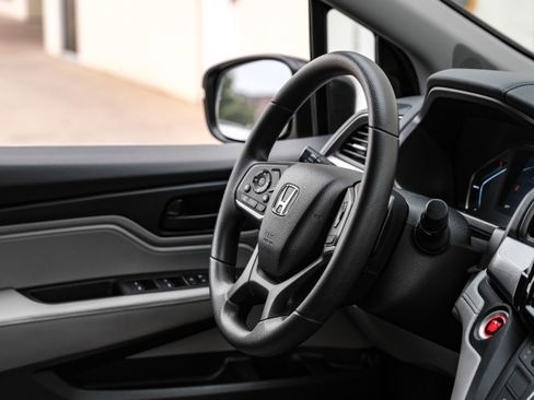 Used 2019 Honda Odyssey EX image 11